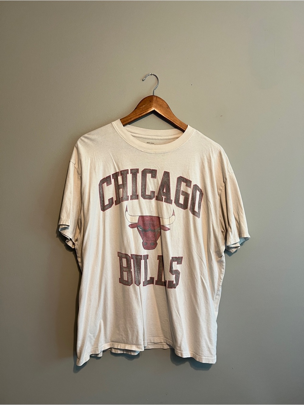 Abercrombie & Fitch Chicago Bulls Graphic Tee - Cream with Maroon Print
